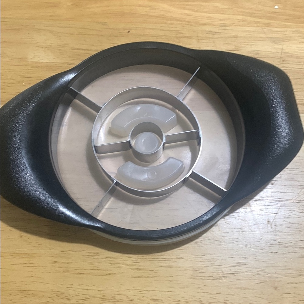 Pampered Chef Pineapple Wedger Slicer Cutter Kitchen Tool Stainless Steel